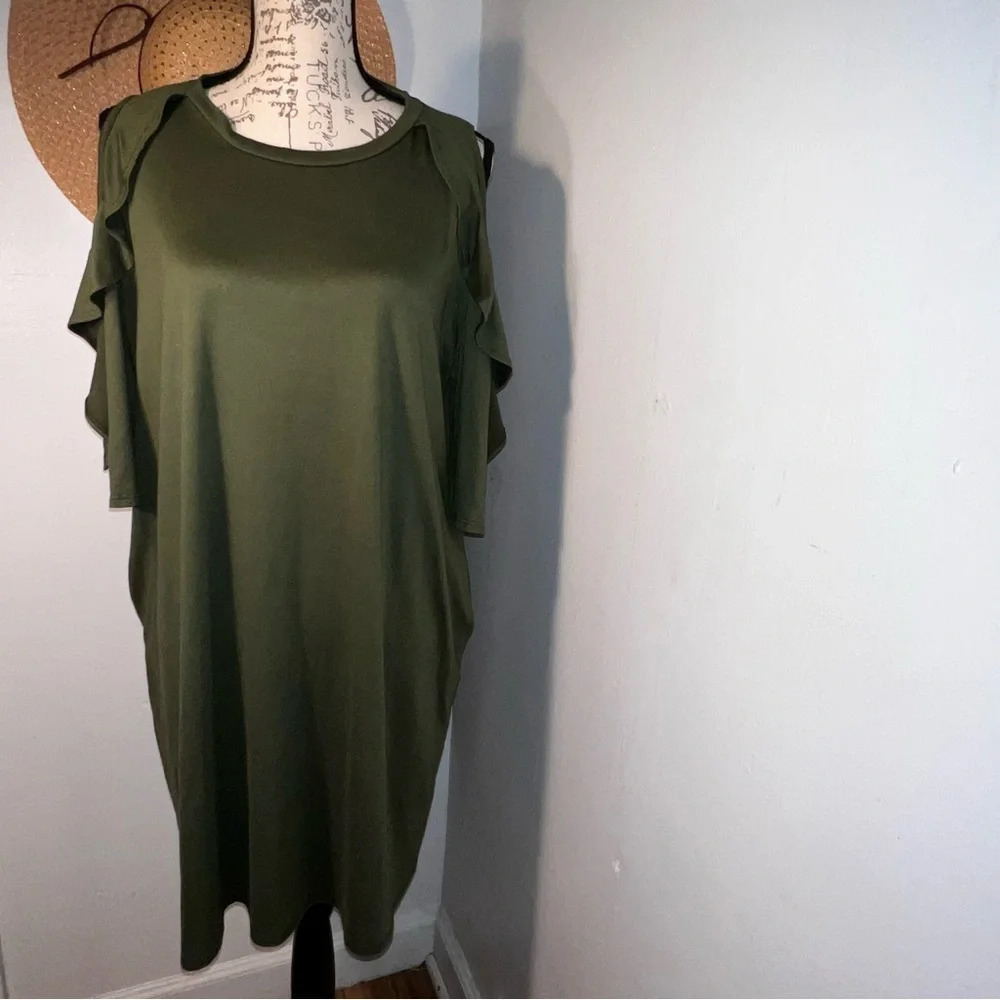 Shiela Rose Cora,XL, cascading ruffled cold shoulder pocketed,stretchy knit midi